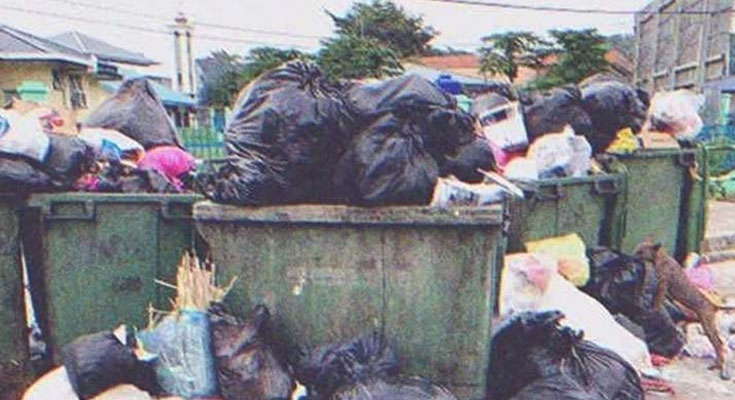 Homeless Lady Finds $1 Million in Trash Bin, Returns It to Ungrateful Owner Who Kicks Her Out