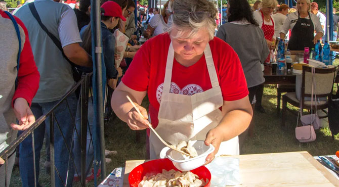 Sweet Lady Feeds Local Kids for Free – When a Neighbor Tried to Kick Her Out, the Unbelievable Happened