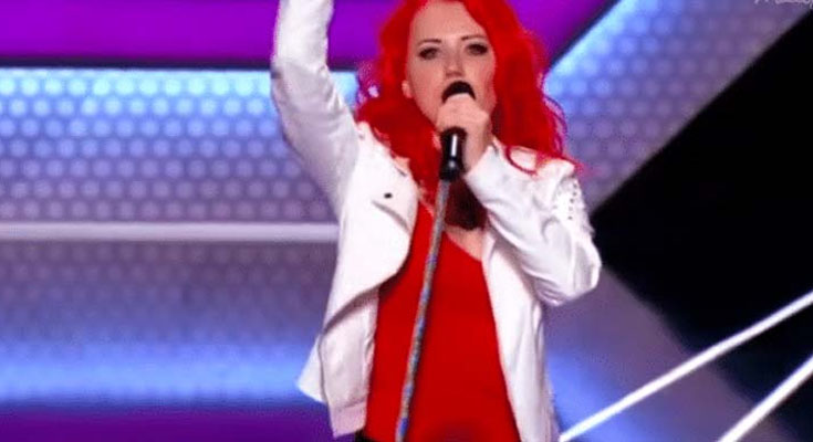 The Crowd Laughed At The Red-Haired Girl And Regretted It When She Set The Stage On Fire With Her Fiery Voice Screaming ‘Queen’