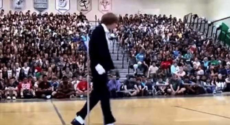 Mean bullies started laughing when “quiet kid” took the stage, then the music began