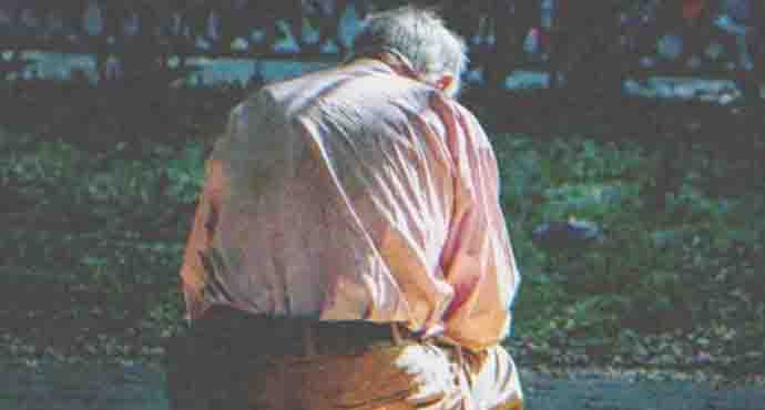 Man Who Left His Wife of 47 Years Begs on His Knees for Her Forgiveness Months Later — Story of the Day