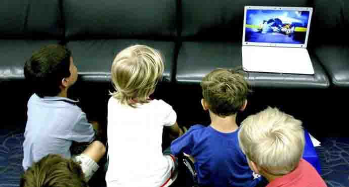 Entitled Parents Demand $1000 from Nanny for Vacation Plane Tickets – The Lesson They Learned Was Harsh