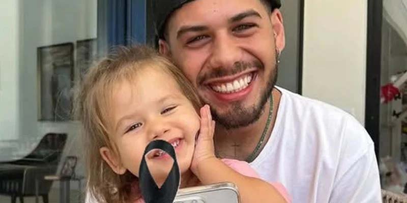 Young man put daughter inside the fir… See more